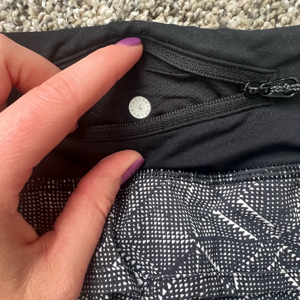 Lululemon speed up shorts - Picture 2 of 2
